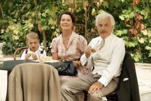 ASCOLTI TV DI LUNEDI 11 MARZO 2013: TRILUSSA CON 6,6 MLN E IL 23.66% STACCA ZELIG (14.78%). OTTIMO DEBUTTO PER ARROW. MONEY DROP RIPARTE DAL 20%