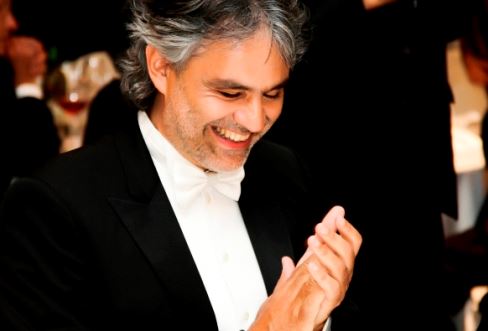 PAGELLE DELLA SETTIMANA TV (25-31/03/2013). PROMOSSI BOCELLI E IL CAST DI ALTRIMENTI CI ARRABBIAMO, BOCCIATI I TAGLI DELL’AMORE LESBO IN TIERRA DE LOBOS