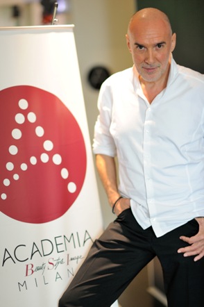 COME SI CAMBIA ACADEMY: DIEGO DELLA PALMA TORNA SU RETE4 CON UNA SFIDA TRA LOOK