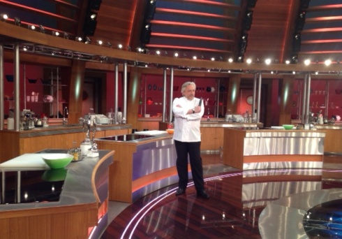 LA TERRA DEI CUOCHI – PRIMA PUNTATA: ANTONELLA CLERICI PRONTA ALLA SFIDA CON PAPERISSIMA