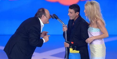 ASCOLTI TV DI VENERDI 19 APRILE 2013: PAPERISSIMA CALA ANCORA (4,7MLN – 16.75%). SOLO IL 13.83% PER LO SPECIALE PORTA A PORTA. LA7 TERZA RETE NELLE 24ORE GRAZIE ALLA MARATONA DI MENTANA