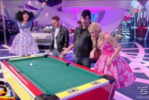 ASCOLTI TV DI VENERDI 5 APRILE 2013: PAPERISSIMA (6MLN – 20.6%) SURCLASSA LA CONCORRENZA. RED OR BLACK (11.7%) TALLONATO DA CROZZA (11.3%)