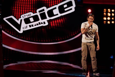 THE VOICE OF ITALY: CONTINUANO LE BATTLES E SPICCANO I MUSCOLI DI TIMOTHY CAVICCHINI