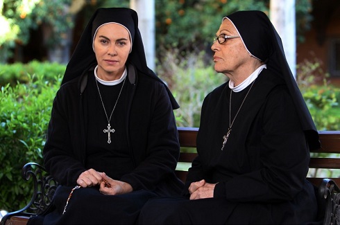 ASCOLTI TV DI GIOVEDI 18 APRILE 2013: VINCE CHE DIO CI AIUTI CON 4,5 MLN E IL 17%. CANALE5 SOTTO IL 10%, BATTUTA DA THE VOICE (12.67%). BOOM PER LA7, TERZA RETE NELLE 24H