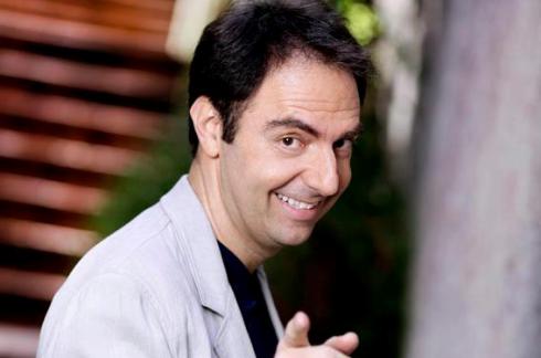 NERIPOPPINS: NERI MARCORE’ TEATRALE E VERSATILE. MA MANCAVA UN (FILO) CONDUTTORE