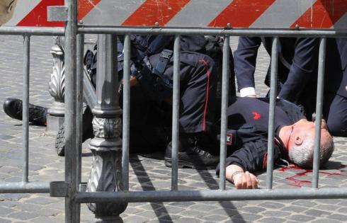 SPARATORIA DAVANTI A PALAZZO CHIGI: RAINEWS ARRIVA PRIMA (E UN PO’ SI COMPIACE). IMMAGINI SHOCK