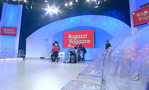 UOMINI E DONNE – CERCASI ‘RAGAZZI E RAGAZZE’