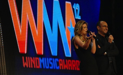 WIND MUSIC AWARDS 2013: CARLO CONTI ALLA CONDUZIONE. CHI VORRESTE AL SUO FIANCO?