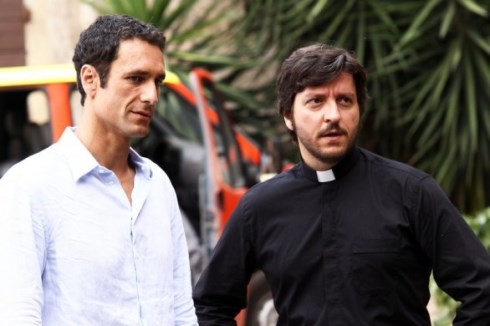 ASCOLTI TV DI MERCOLEDI 29 MAGGIO 2013: COME UN DELFINO CRESCE A QUOTA 4,2 MLN CON IL 17%. LA SCIARELLI MEGLIO DI RAI1. ESORDIO TIEPIDO PER BEAUTY AND THE BEAST (6%)