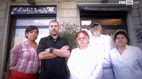 CUCINE DA INCUBO AL CAPOLINEA, L’ISOLA FIORITA RINNOVATA DA ANTONINO CANNAVACCIUOLO