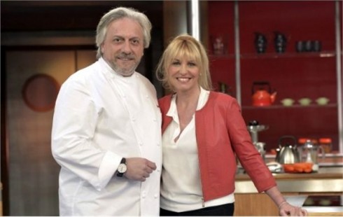 ASCOLTI TV DI VENERDI 24 MAGGIO 2013: GUERRA DEI POVERI TRA LA TERRA DEI CUOCHI (14.6%) E SUPER PAPERISSIMA (14.05%). CROZZA CHIUDE ALL’11%