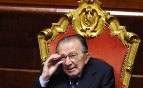 VITE STRAORDINARIE SU GIULIO ANDREOTTI IN PRIME TIME. IMMAGINI INEDITE ED INTERVISTE