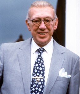 L’ISPETTORE DERRICK NAZISTA: RAI 3 CANCELLA LE REPLICHE (AL SUO POSTO DOC MARTIN)