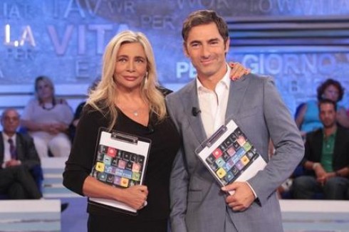 LA VITA IN DIRETTA CONTINUA MA SI DIMEZZA PER “ALMENO” DUE SETTIMANE