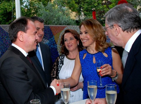 DMLIVE24: 8 GIUGNO 2013. MARIA CARMELA IN ALBANIA, INSEGNO FA ARRABBIARE MARA VENIER, DEL DEBBIO E FELTRI…