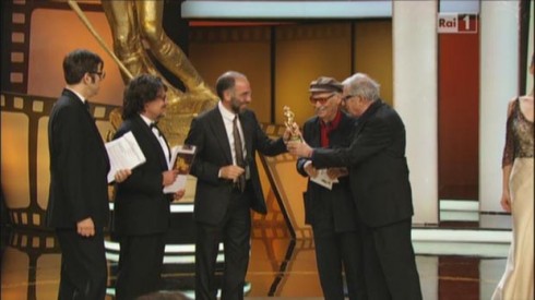 ASCOLTI TV DI VENERDI 14 GIUGNO 2013: FLOPPANO I DAVID DI DONATELLO (10.25%) E SUPER PAPERISSIMA VINCE COL 14.8%. MALE ANCHE PARENZO AL 4.84%