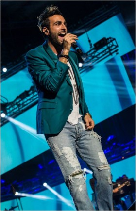 MTV AWARDS ITALIA: BENE EMMA E MENGONI. MATTEO RENZI PREMIA GIANNA NANNINI