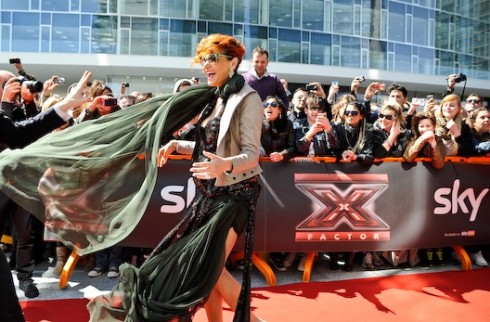 X FACTOR 7 – SIMONA VENTURA SCRUTA I GRUPPI…