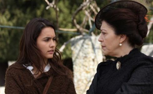 CANALE 5: IL SEGRETO RESTA ALLE 14:45, BEAUTIFUL RADDOPPIA ANCORA