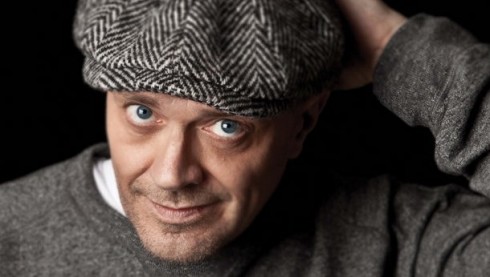 NORD SUD OVEST EST: MAX PEZZALI ALLA SCOPERTA DEI TORMENTONI ESTIVI DEGLI ULTIMI 30 ANNI. DA STASERA SU ITALIA 1 IN PRIMA SERATA