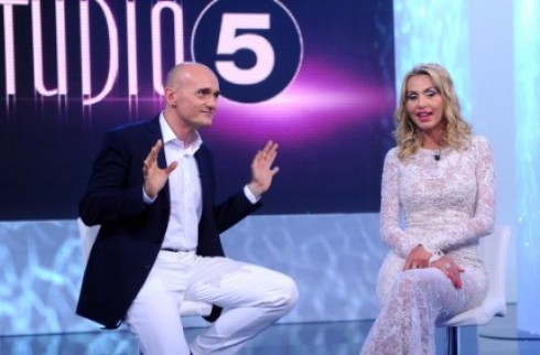 ASCOLTI TV DI MERCOLEDI 3 LUGLIO 2013: DEBUTTO SCARSO PER STUDIO 5 (2,4 MLN – 12.32%). VIRUS SI DIFENDE (1,3 MLN – 6.45%). MEGLIO LAST COP E CHI L’HA VISTO