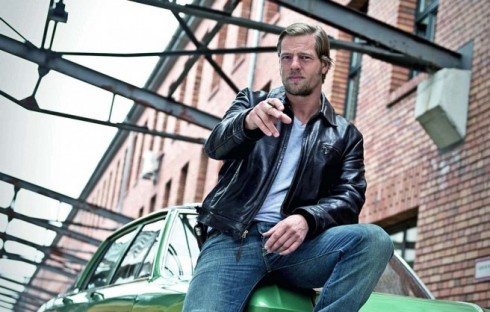 ASCOLTI TV DI DOMENICA 11 AGOSTO 2013: IL CAMBIO DI GIORNO FA CALARE LAST COP (12.7% – 13.25%). AMORE, BUGIE E CALCETTO ALL’11.2%. BENE RAI2