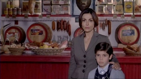 BACIAMO LE MANI. SPERIAMO ABBIATE FATTO LA MANICURE