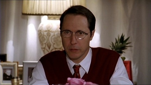 BACIAMO LE MANI: MICA VI SI E’ SCHEGGIATO LO SMALTO?