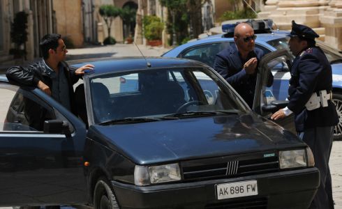 ASCOLTI TV DI MERCOLEDI 25 SETTEMBRE 2013: CIRCA 500.000 SPETTATORI DIVIDONO IL COMMISSARIO MONTALBANO (18.23%) DA LE TRE ROSE DI EVA 2 (16.3%). CROLLA STRISCIA LA NOTIZIA (15.73%)