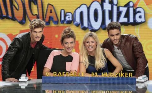 STRISCIA LA NOTIZIA: I VELINI SONO ELIA FONGARO E PIERPAOLO PETRELLI