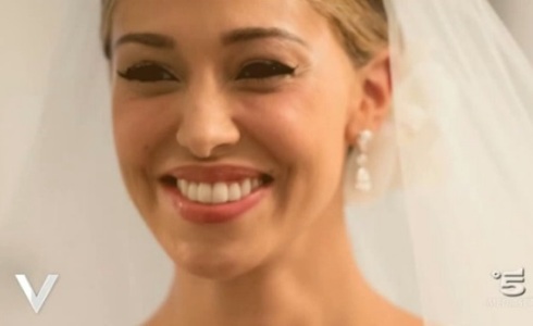 VERISSIMO: LA SPOSA BELEN E’ FELICE, MA PIANGE PER IL NONNO (FOTO)