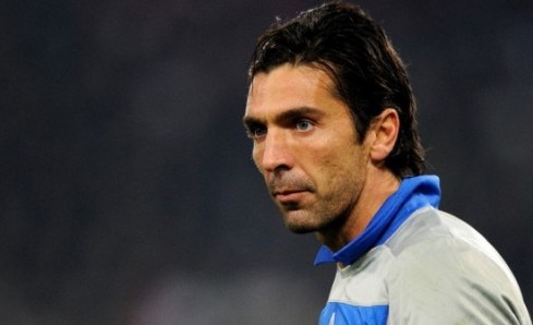 ASCOLTI TV DI MARTEDI 10 SETTEMBRE 2013: LA NAZIONALE TOCCA 9,5 MLN (36.83%), ROSAMUNDE PILCHER ALL’11.89%. BALLARO’ RIPARTE DAL 13.56%, MALE MATRIX (6.84%). IN CALO IL DAYTIME DI RAI1 E LA PALOMBELLI