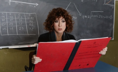 ASCOLTI TV DI GIOVEDI 26 SETTEMBRE 2013: IN CALO LA PROF (18.16%), CADO DALLE NUBI AL 15.52%. SERVIZIO PUBBLICO RIPARTE DALL’11.43%