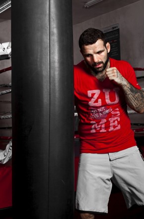 ALESSIO SAKARA A DM: CORINNE CON NOI RISPETTOSA E COL SORRISO MA… POVERACCIO ANGELO!