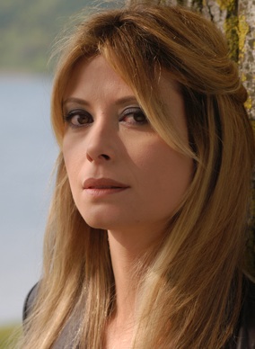 EURIDICE AXEN A DM: VERONICA ALLA FINE SI INNAMORA. DOVREI ESSERE NE LE TRE ROSE DI EVA 3