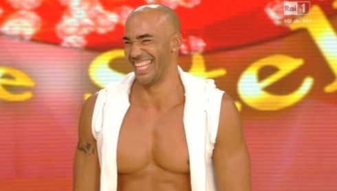 BALLANDO CON LE STELLE 2013, QUARTA PUNTATA: LA GARA SI FA HOT E SI ALZANO I VOTI! ELIMINATO JESUS LUZ. OXA BOCCIATA DAL TELEVOTO