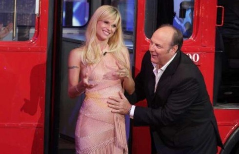 GERRY SCOTTI A STRISCIA LA NOTIZIA CON VIRGINIA RAFFAELE