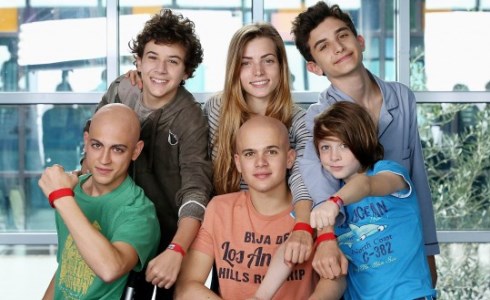 BRACCIALETTI ROSSI: UN CAST DI GIOVANISSIMI E UNA COLONNA SONORA IMPORTANTE PER LA FICTION CHE COMMUOVERA’