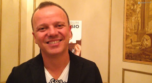 QUESTI SIAMO NOI: GIGI D’ALESSIO PRESENTA A DM IL SUO NUOVO SHOW (VIDEO)