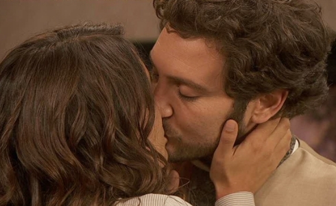 IL SEGRETO ANTICIPAZIONI: TRISTAN SALVA LA VITA A PEPA, ALBERTO LI SORPRENDE INSIEME