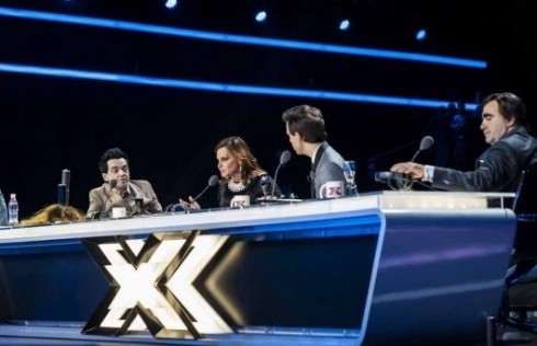 X FACTOR 7: IL PUBBLICO FAVORISCE MIKA? PER ELIO E LA VENTURA SI