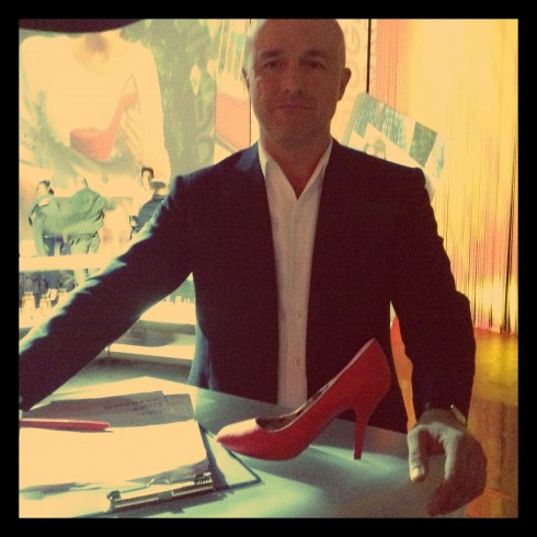 DMLIVE24: 29 NOVEMBRE 2013. QUARTO GRADO E LE SCARPE ROSSE CONTRO IL FEMMINICIDIO, CARELLO LASCIA A SUA IMMAGINE?