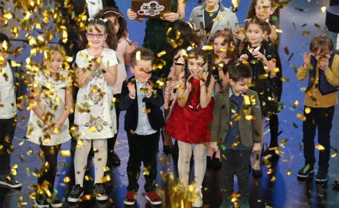 ZECCHINO D’ORO 2013, EX AEQUO: VINCONO QUEL SECCHIONE DI LEONARDO E DUE NONNI INNAMORATI (TESTI E VIDEO)