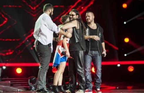 X FACTOR 7: GLI APE ESCAPE RICORDANO CHE SIAMO IN ITALIA… E RISCHIANO DI USCIRE