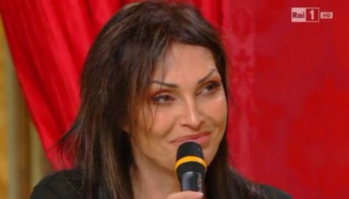 CAOS ANNA OXA A BALLANDO CON LE STELLE 2013: LEI NON BALLA, LA SMITH LA VUOLE FUORI, LA PRODUZIONE DECIDERA’ IN SETTIMANA