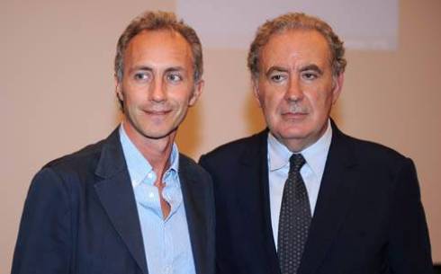 SERVIZIO PUBBLICO, MICHELE SANTORO VS TRAVAGLIO: DIFENDI SEMPRE GRILLO! (VIDEO)