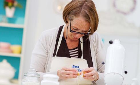 BAKE OFF ITALIA: ELIMINATA ELENA, IL MIGLIORE DELLA SECONDA PUNTATA E’ EMANUELE