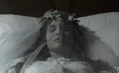 LE TRE ROSE DI EVA 2: ATTESA PER IL GRAN FINALE DI QUESTA SERA