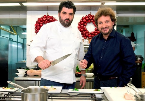 NATALE CON CANNAVACCIUOLO: LO CHEF DA INCUBO TORNA ALL’ATTACCO IN COMPAGNIA DI LEONARDO PIERACCIONI
