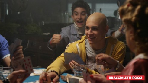 BRACCIALETTI ROSSI: IL “TEEN DRAMA” MADE IN PUGLIA DI RAI 1. ECCO IL PRIMO QUARTO D’ORA